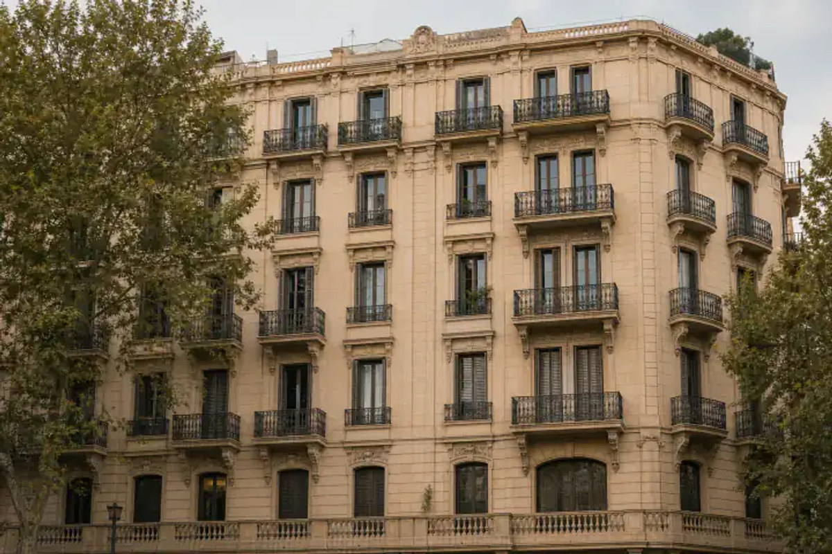 Distinctive apartment facade used as visual evidence for photo geolocation