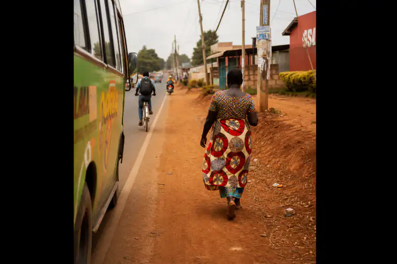 Country road screenshot with a lost Street View link — reverse street view search example